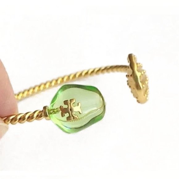 Tory Burch Green Ocean Shells Necklace & Bracelet Set - Picture 7 of 11